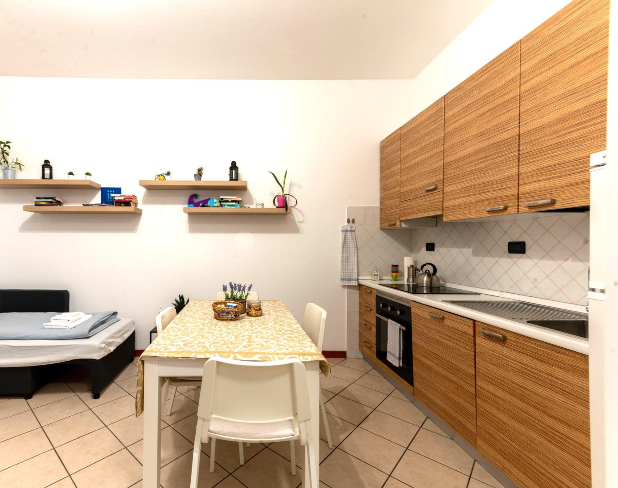 Holiday Apartment - Brescia Centro - Parcheggio Privato Buitenkant foto